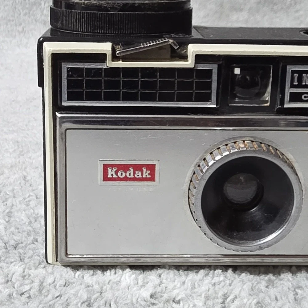 Vintage 1960's Kodak Instamatic 154 Film Camera